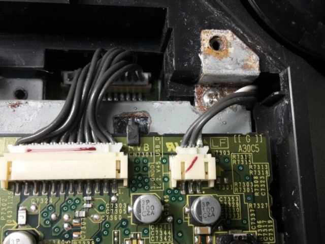 Pioneer CDJ-2000 Korrossion innen 2