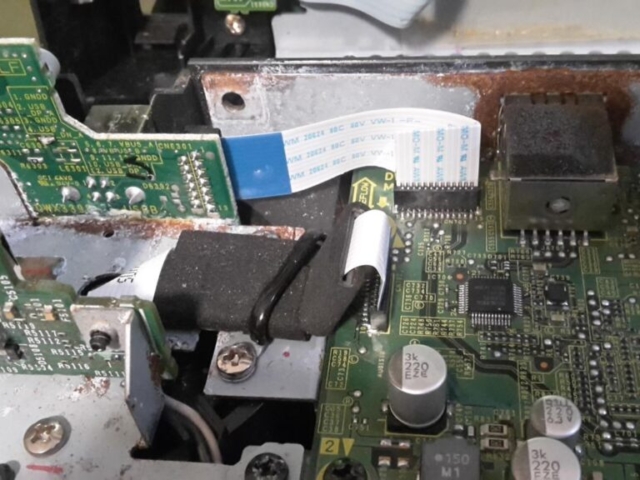 Pioneer CDJ-2000 Korrossion innen