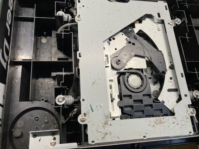 Pioneer CDJ-2000NXS CD Laufwerk verdreckt