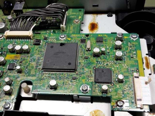 Pioneer CDJ-2000NXS Feuchte Unterteil