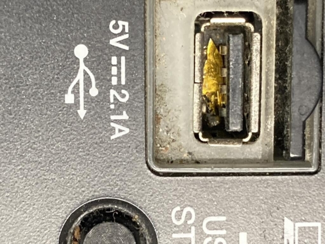 Pioneer CDJ-2000NXS USB Port verdreckt