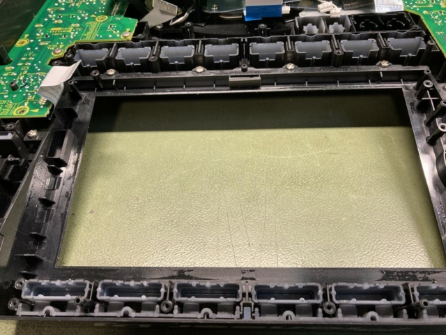 Pioneer CDJ-3000 Display ausgebaut